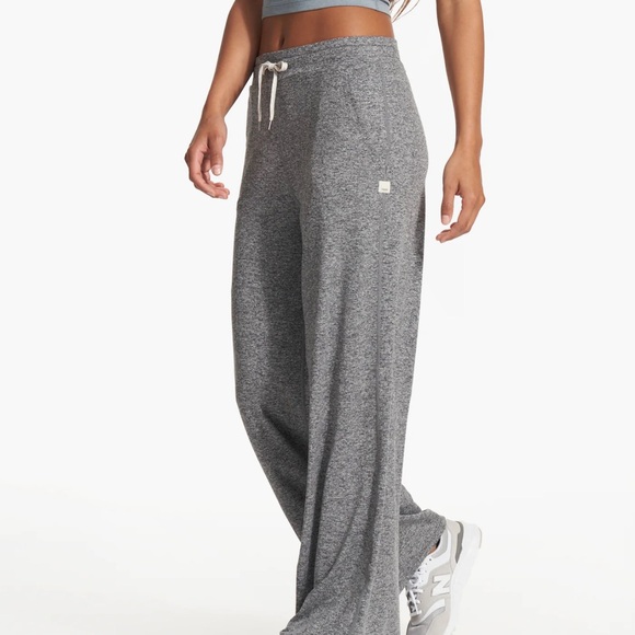 Vuori Women's Halo Essential Wide Leg Heather Gray Track Pants Joggers Sweatpant - Picture 1 of 8